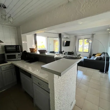 Marine De Sant'ambroggio شقة